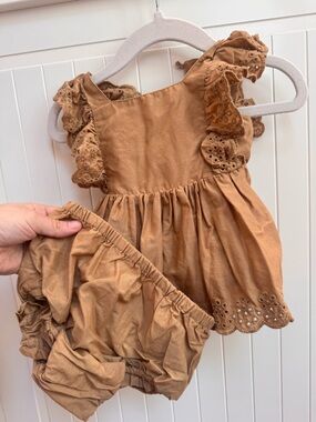 GAP baby Girl Brown Ruffle Eyelet Matching Set